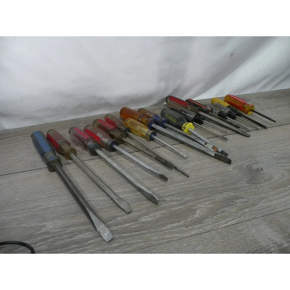 Large Lot of  Mixed Screwdrivers Stanley & Various Brands Flathead Phillips